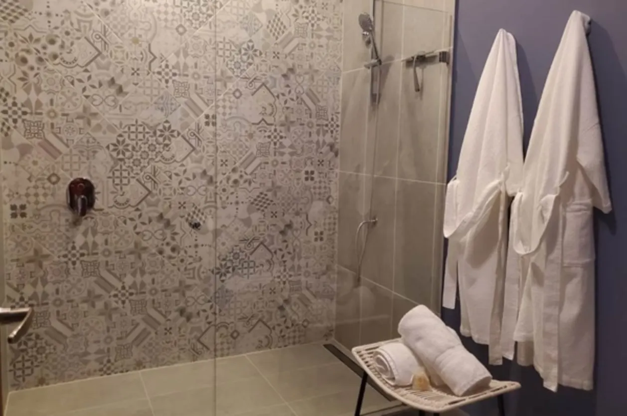 lapazul-retreat-room-bathroom